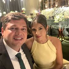 Celebrando o matrimônio dos amigos @evangelistaisadora e Guilherme Coutinho  Filho! Acompanhado da minha esposa @mclaradantass, na noite deste sábado  (31), tivemos a satisfação de compartilhar do casamento e da festa  maravilhosa. Desejamos