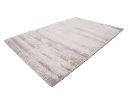 Bei kleineren hochflorteppichen ist das ausschütteln im freien eine gute alternative zum saugen. Hochflor Teppich Sanssouci Beige Nach Mass