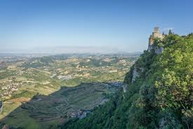 Karte von europa, weltkarte politisch (übersichtskarte / regionen der welt) mit städten, orten, straßen, flüssen, seen, bergen und landmarks San Marino Sehenswurdigkeiten Was Du Nicht Verpassen Darfst Tipps