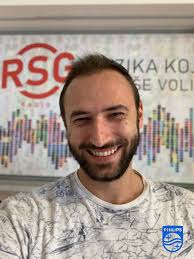 Dobar dan, Maida nije sa vama 😁😁 #rsgradio #muzikakojunajvisevolite  #dansaeldinom