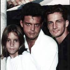 As a young man, he was interested in the basque language, which he could speak, and competed for a teaching position in the instituto de bilbao against sabino arana. Luis Miguel La Serie 2 Que Paso Con Sergio Basteri Y Por Que Se Separaron Hermano De Luis Miguel Luisito Rey Temporada 2 De Luis Miguel La Serie