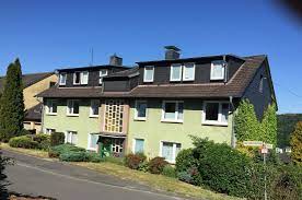 Sehr schöne, ruhige lage auf dem berg mit super anbindung nach ründeroth, engelskirchen, gummersbach und köln. 2 Zimmer Wohnung Zu Vermieten Am Himmelchen 2 51766 Engelskirchen Runderoth Engelskirchen Mapio Net