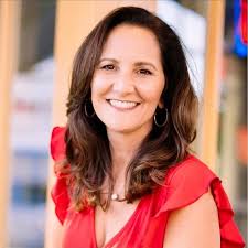 Amo essa energia! ❤️ Mulheres que apoiam as mulheres é como todas nós nos  levantamos. Um brinde à gentileza, ao empoderamento e ao levantamento uns  aos outros em todas as idades! 🫶