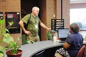 Students Participate in Senior Auctions, Switch Roles with Principal for  HOG Week