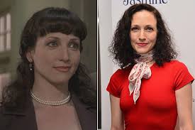 A small pocket of students begin to believe in a conspiracy among the teachers and it's up to them to save the world from invasion. See The Cast Of The Faculty Then And Now