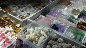 Muzeul național de geologie a fost deschis publicului în anul 1990, în clădirea institutului geologic al româniei, construită în 1906, după planurile arhitectului victor g. Targul De MÄƒrÅ£isor De La Muzeul NaÅ£ional De News Ro