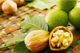 Miezul de nucă nu se folosește așa, cu membrana pe el. Video Agricultor PreÈul La Miezul De NucÄ Ar Putea CreÈte De Dou