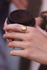 Gold Signet Rings What Each Finger Says About You Girlfriend Is Better Signet Rings Women How To Wear Rings Signet Ring