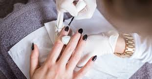 Die hochwertigen farblacke sorgen für wochenlangen halt und glanz mit einem angenehmen tragegefühl. Cnd Shellac Luxe 15 Minuten Schneller Und Die Schonendere Shellac Mani Am Markt The Treatment Files De