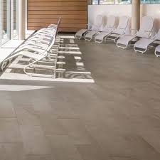 Fliesen der klasse r 9 und r 10 bieten eine geringe bis durchschnittliche rutschhemmung. Rutschfeste Fliesen Hillari Fliesen Mosaik Naturstein Bad Warme In Burgau