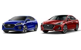Expert reviews reviews from cargurus experts. 2020 Hyundai Veloster Vs Elantra Gt Compare Side By Side