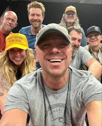 Kenny Chesney Official