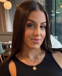 Tara Stapleton's Instagram, Twitter & Facebook