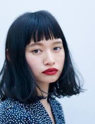 髪を切ると運命も変わる 変身美容室へようこそ 04 前髪をパツンと切ったら未来が見えてきた ginza 東京発信の最新ファッション カルチャー情報 beauty 黒髪 ボブ ストレート ヘアカット ミディアム 美髪