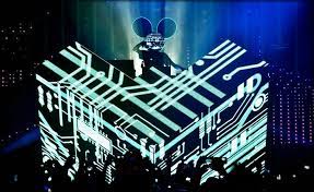 This Is A Picture Of A Concert By One Of My Favorite Electronic Music Producers Deadmau5 He Hosts Large Lightshows That Are Vie Dead Mau5 Electronica Fondos