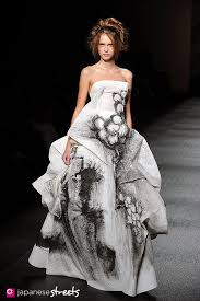 Pin By Jane Myers On Magical Couture Monochromatic Fashion Fashion Japanese Fashion