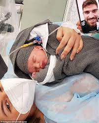 Ruben neves had a go with a long free kick as halftime neared, but his shot was saved easily. Wolves Star Ruben Neves Watched Wife Give Birth On His Phone On Team Coach Aktuelle Boulevard Nachrichten Und Fotogalerien Zu Stars Sternchen
