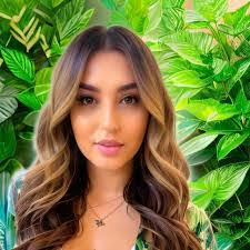 Anna Purcell's Instagram, Twitter & Facebook