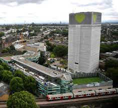 It caused 72 deaths, including those of two victims who later died in hospital. Londoner Gedenken Der Opfer Der Brandkatastrophe Im Grenfell Tower