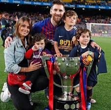 Mama de ❤️thiago mateo y ciro❤️ no tengo twitter. Antonella Roccuzzo Wiki Age Lionel Messi Wife Bio Kids Family