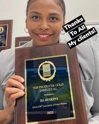 Congrats to my sellers who took advantage of this hot seller's market to  unload one of there rental properties. I've worked with these sellers many  times before throughout my career In real