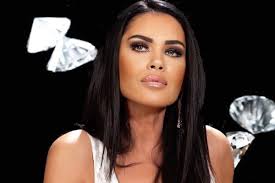 Astăzi, controversata artistă a urcat pe o rețea de socializare o poză în care stă pe burtă la plajă. Ce E DispusÄƒ Oana ZÄƒvoranu SÄƒ FacÄƒ Pentru A Avea Un Copil