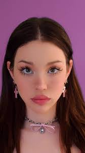 Alice Duval's Instagram, Twitter & Facebook