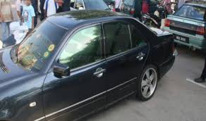 00 majlis bandaraya melaka bersejarah ( historic melaka city council ) no. Kecoh Kereta Datuk Parking Di Tengah Tengah Jalan Edisiviral