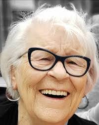 Melissa Loiselle's Instagram, Twitter & Facebook