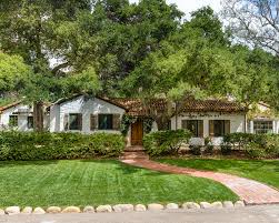 Bathroom design ideas 2021 pictures of oprah. View Oprah Winfrey S House In Montecito A Historic Home Bought From Actor Jeff Bridges Homes Gardens