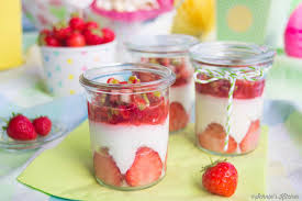 Erdbeer yogurette dessert im glas. Erdbeer Mascarpone Creme Im Glas Schnin S Kitchen Erdbeer Mascarpone Creme Mascarpone Creme Mascarpone Nachtisch