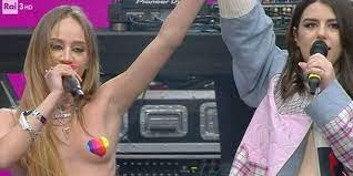 Chadia però è la prima ragazza a farsi notare davvero. Chadia Rodriguez In Topless Al Concerto Del Primo Maggio