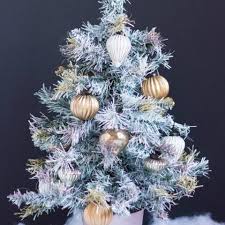 This lesson focuses on painting a winter christmas tree card. Thrifty Diy Spray Painted Christmas Tree Design Improvised