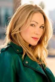 Sarah Roa's Instagram, Twitter & Facebook