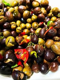 Mettete le olive schiacciate e private del nocciolo in un. Olive Schiacciate Calabresi Ricetta Tradizionale Con Nonna Maria E Nonno Totonno Io E La Calabria Il Blog Di Laura Cipolla