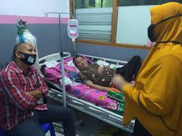Maybe you would like to learn more about one of these? Walau Padat Sosialisasi Suhendro Tak Lupa Kunjungi Orang Sakit