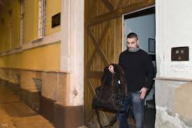 Árpa attila 19 évvel fiatalabb szerelme előbb vigyázott a színész lányára, minthogy randiztak volna. Velvet Gumicukor Ambrus Attila A Csaladom Szerepet Jatszott Abban Ami Lettem