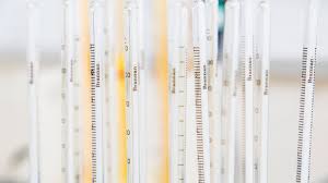 Bien qu'initialement défini comme le point de congélation de l'eau (et plus tard le point de fusion de la glace), l'échelle celsius est maintenant officiellement une échelle dérivée, définie par rapport à la l'échelle de température kelvin. Difference Between Celsius Centigrade And Fahrenheit Brannan
