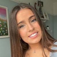 Lindsay Gunn's Instagram, Twitter & Facebook