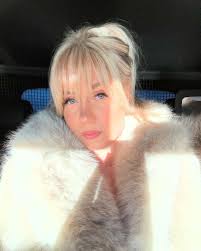 Vaasa reissua tällä kertaa 🤓 🏋🏼‍♀️pakollinen treeni Vaasan parhaal salil  ofc 👶🏽vaunulenkkejä koirien kanssa 🥾minä talvitakki ja kaulahuivi  kaulassa ulkoilemassa, hups 🌊ihailin merinäköalaa 👨🏽‍🦳moffa ja  minimoffa (Tommyn äiti sanoo että ...