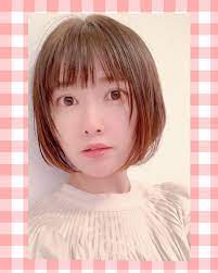 竹達彩奈 はinstagramを利用しています 髪を切りました 久々のショートヘア こんなに短いの初めてかもです 首元すっきり 美容師さんには もっと切りたいのよ と言われたけど 確かに一回切るともっと短くしたくなりますなぁ お顔まんまるでも似合う形