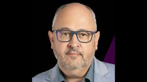 Robert Jorge lifts the lid