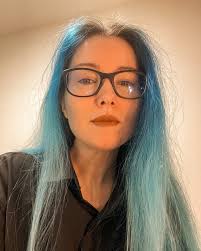 Another month at home. Probably I'll be able to go out soon and reintroduce  myself to the mysterious Outside 🕳️↙️