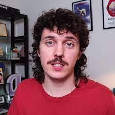 Luis Conner's Instagram, Twitter & Facebook