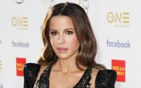 'jolt' review kate beckinsale is zippy but this awkward actioner is not. Kate Beckinsale Ditches Signature Brunette Hair For Jolt