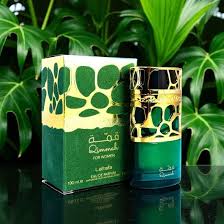 Qimmah for Women de Lattafa Perfumes es una fragancia femenina moderna y envolvente, diseñada para mujeres que aprecian la elegancia y el carácter dulce. Lanzada en 2022, esta composición combina una apertura