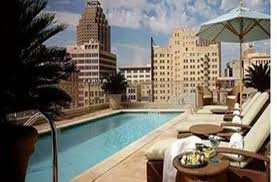 Located On The 8th Floor Of The Luxury Boutique Mokara Hotel Sanantonio The Heated Rooftop Pool Offers Sk San Antonio Hotels San Antonio River Best Hotels