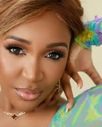 I've got some scars, but that's how you learn…🙏🏽💚🩵 . . Dress:  @onalajaofficial Photographer: @snappedbyval Make up: @chariscolours . . .  . . . . . . #Designerspotlight #BuyNigerian #idiaaisien #onalaja