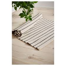 Torslev Teppich Flach Gewebt Streifen Weiss Schwarz Ikea Osterreich In 2020 Flatwoven Rugs Ikea Bathroom Rugs