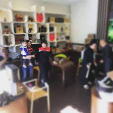 門市日常 超輕量足弓健康鞋回購回購再回購 感謝客戶大力支持 口耳相傳一大群姐妹都來門市指定同款足弓鞋 德行天下